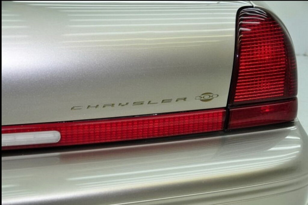 https___www.carscoops.com_wp-content_uploads_2022_12_1993-Chrysler-300-Prototype-Concept-Car-20-1024x682.jpg
