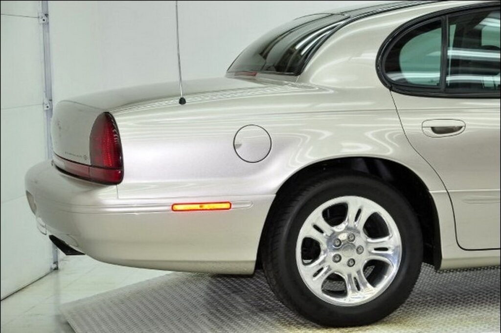https___www.carscoops.com_wp-content_uploads_2022_12_1993-Chrysler-300-Prototype-Concept-Car-7-1024x681.jpg