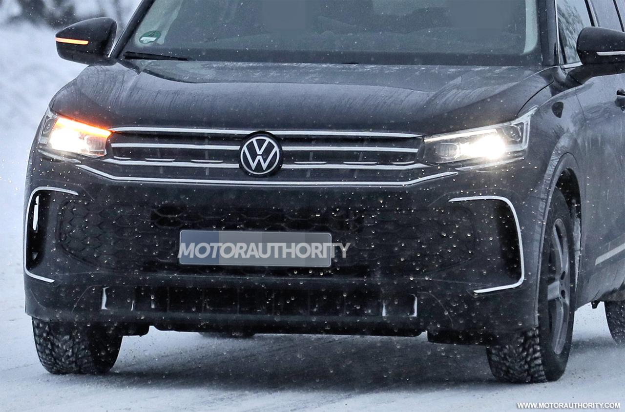 2025-volkswagen-tiguan-spy-shots--photo-credits-baldauf-sb-medien_100868034_h.jpg