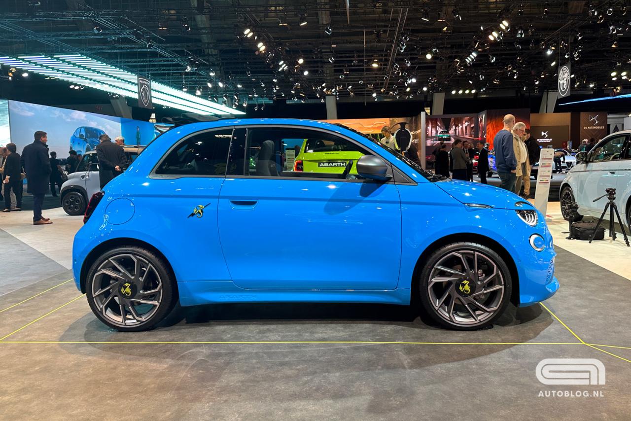 Abarth-500eC-blauw-3.jpg