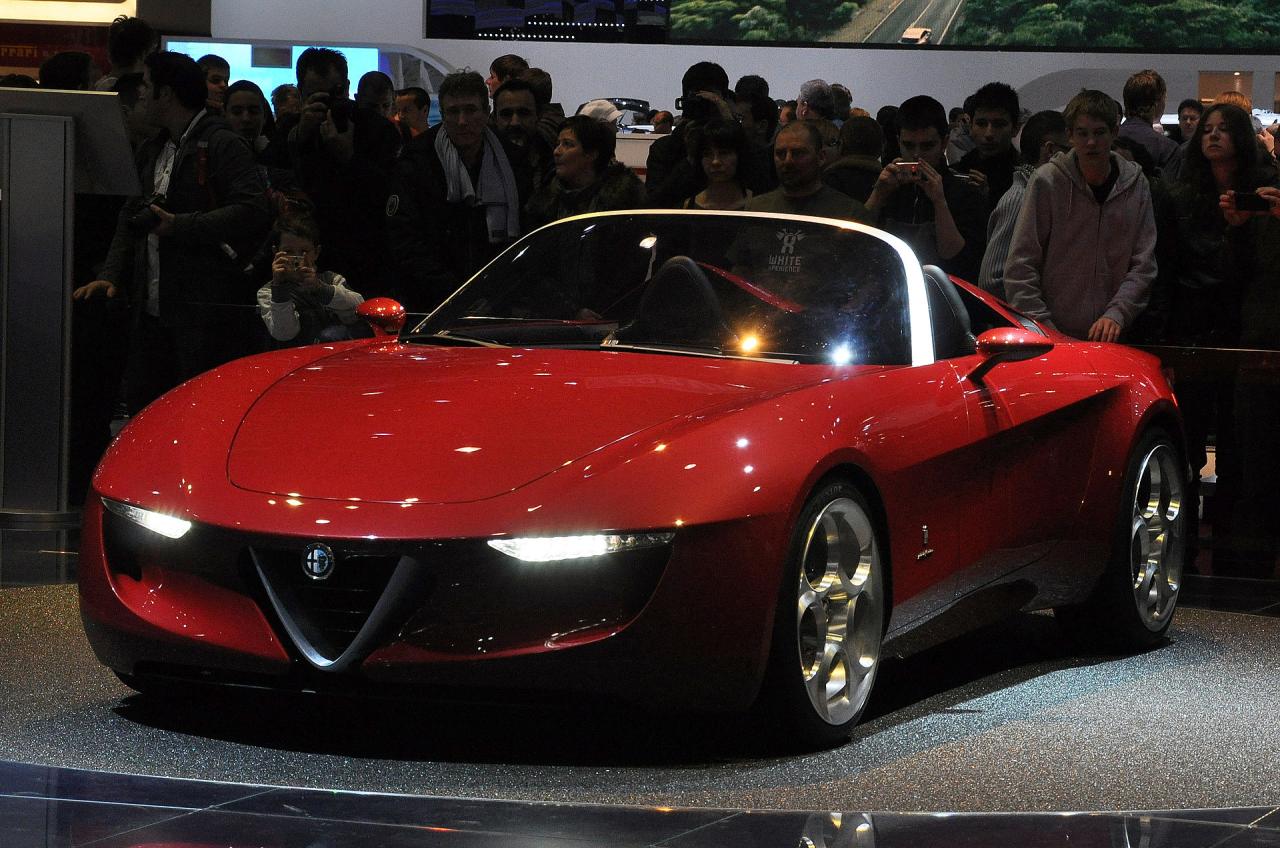 Alfa_Romeo_2uettottanta_front.jpg