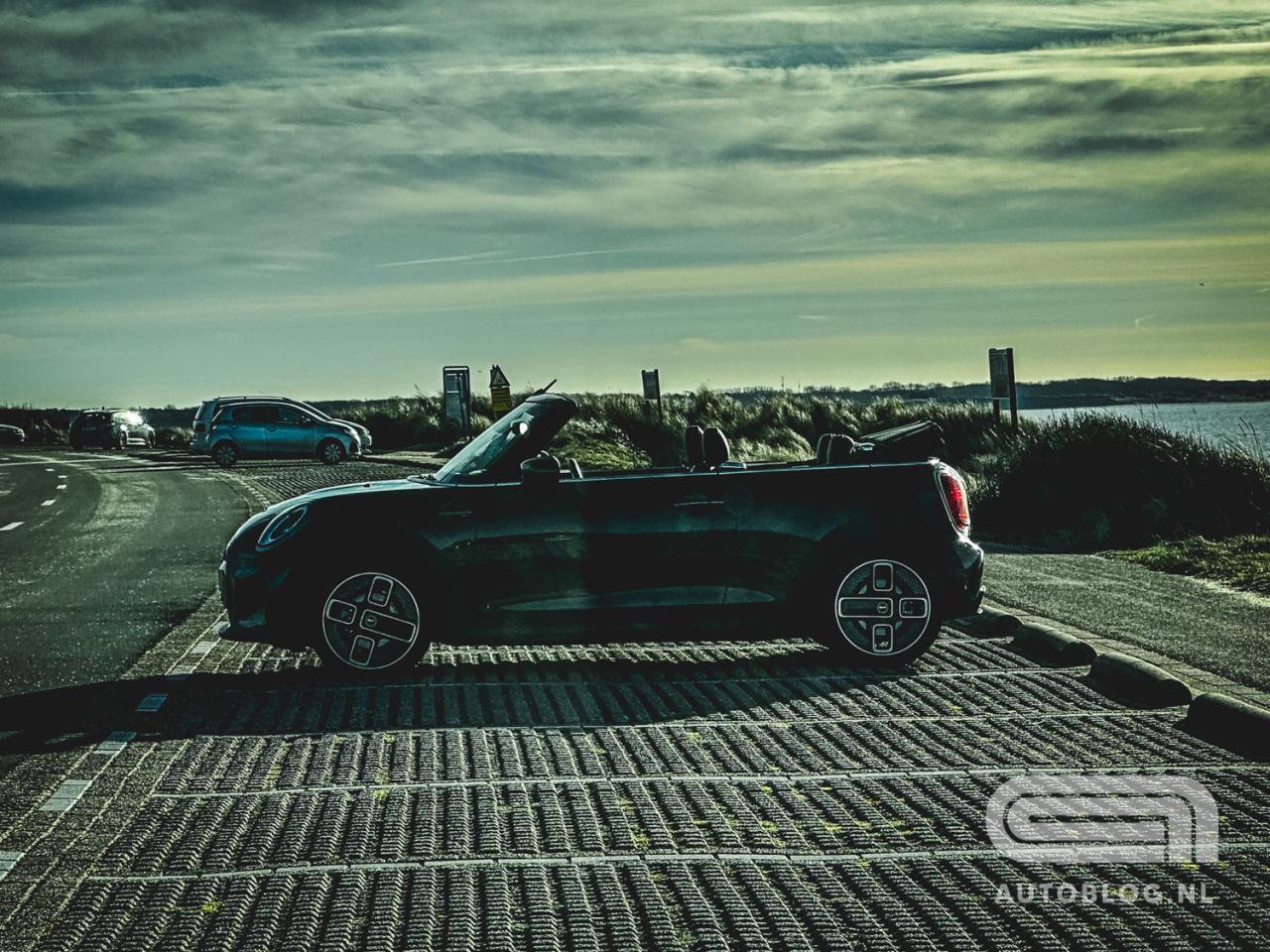Mini-Cooper-Electric-Cabrio-scoop-1.thumb.jpg.180609449be846a57bea1a61b41a51a0.jpg