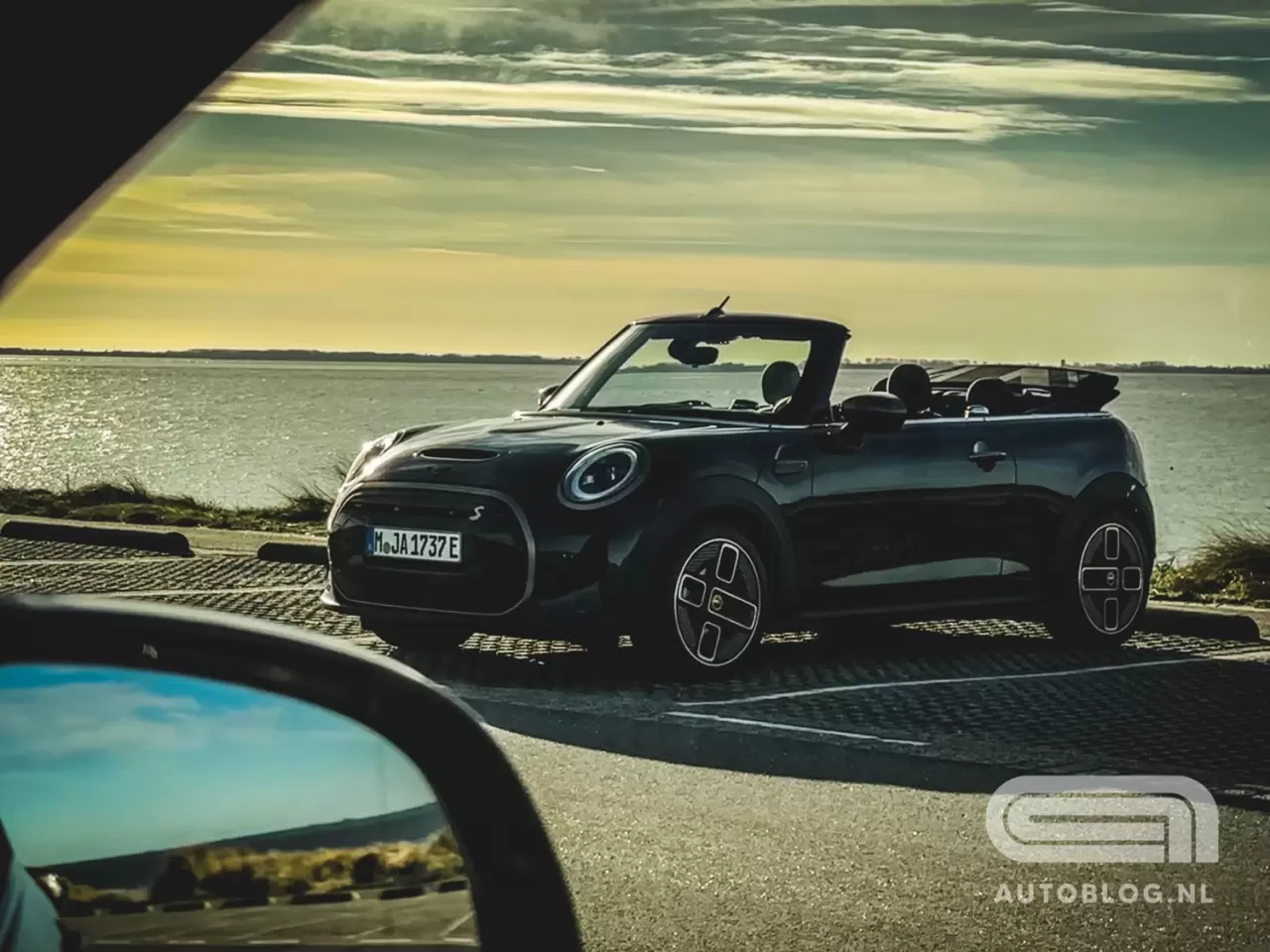 Mini-Cooper-Electric-Cabrio-scoop-2.thumb.webp.27c3885b5567f1e3a8678bf783b2fb7d.webp