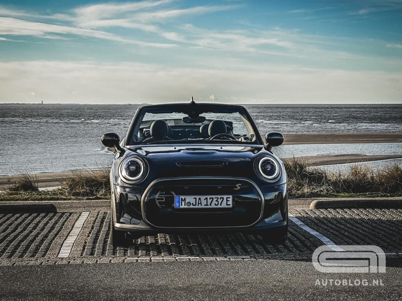Mini-Cooper-Electric-Cabrio-scoop-3.thumb.jpg.f07c98103b6d5f4d2cda45731654f6e0.jpg