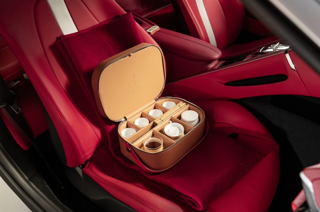 ferrari_roma_tailor_made_for_30th_anniversary_in_china_7.jpg