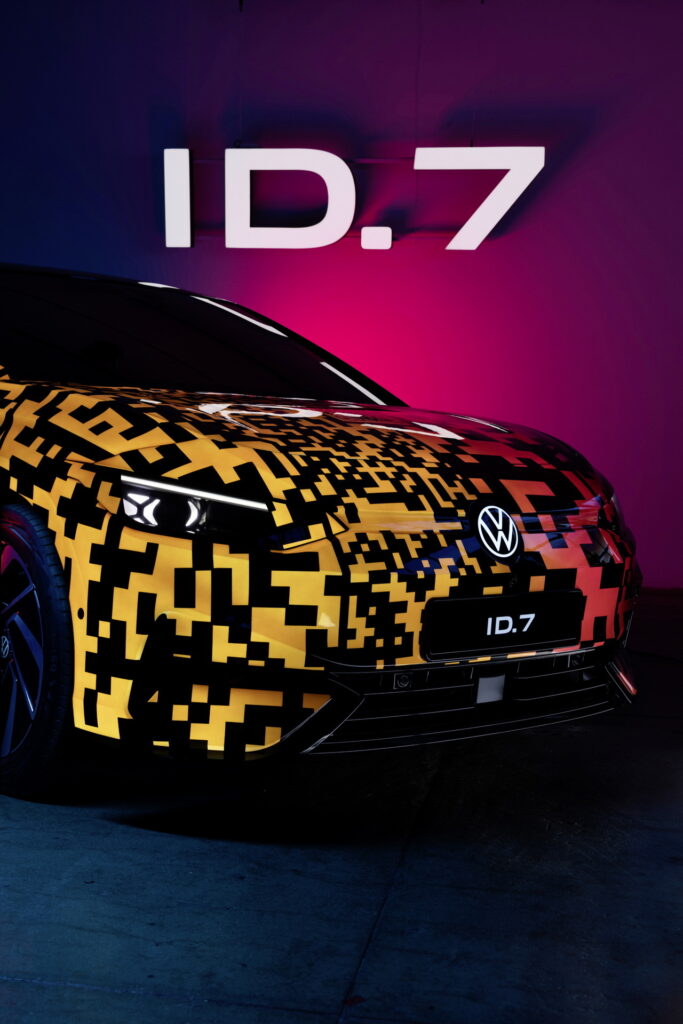 https___www.carscoops.com_wp-content_uploads_2023_01_VW-ID7-CES-Teaser-7-683x1024.jpg.1b60e2f0e6cf02e81ee9412d76107389.jpg