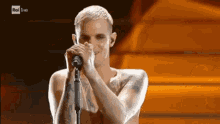there-i-am-waterfall-again-achille-lauro.gif.58a94da36a728ee54190caded2610a4e.gif
