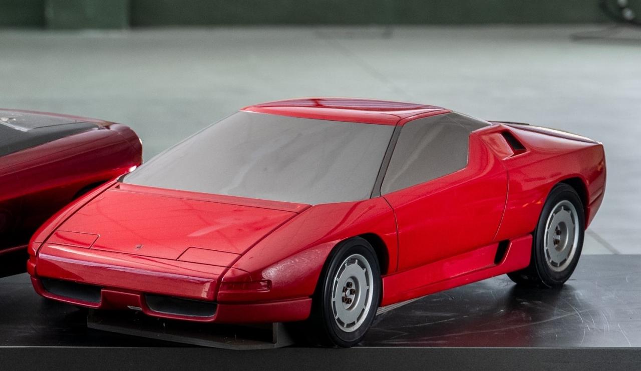 lamborghiniproposal90bertone2.thumb.jpg.e219046f8088b69c0406221ff8bee9a0.jpg