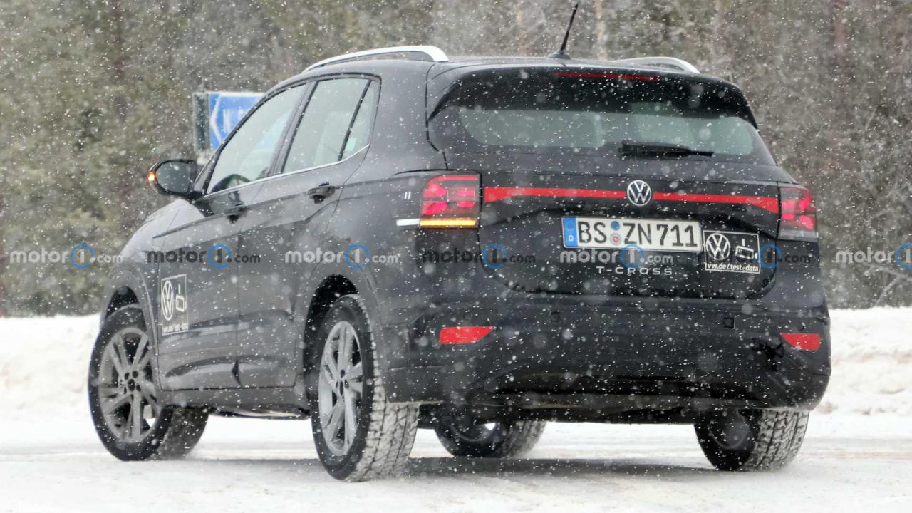 vw-t-cross-facelift-first-spy-photo(10).thumb.jpg.04623dfd15286009d6e5ed04fd02f1f6.jpg