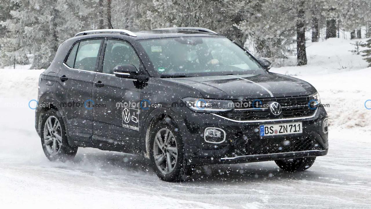 vw-t-cross-facelift-first-spy-photo(5).thumb.jpg.fcc95e03320a84219baef9e2c44e65ad.jpg