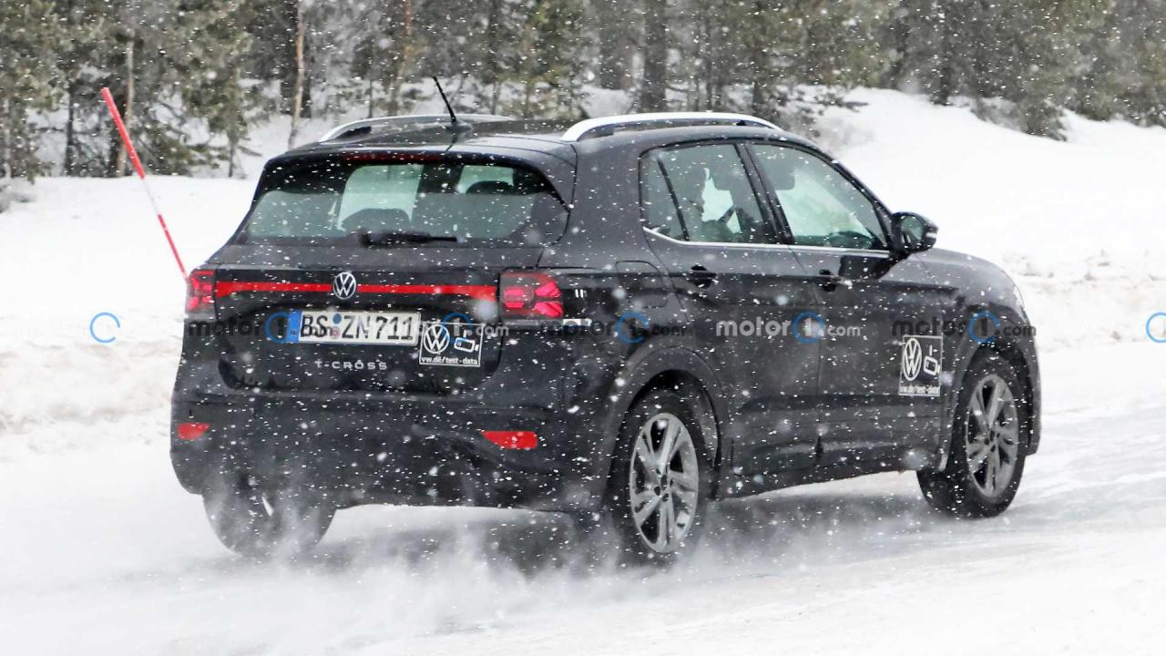 vw-t-cross-facelift-first-spy-photo(9).thumb.jpg.930b877d000b575cc9f0096f7fdd96ac.jpg