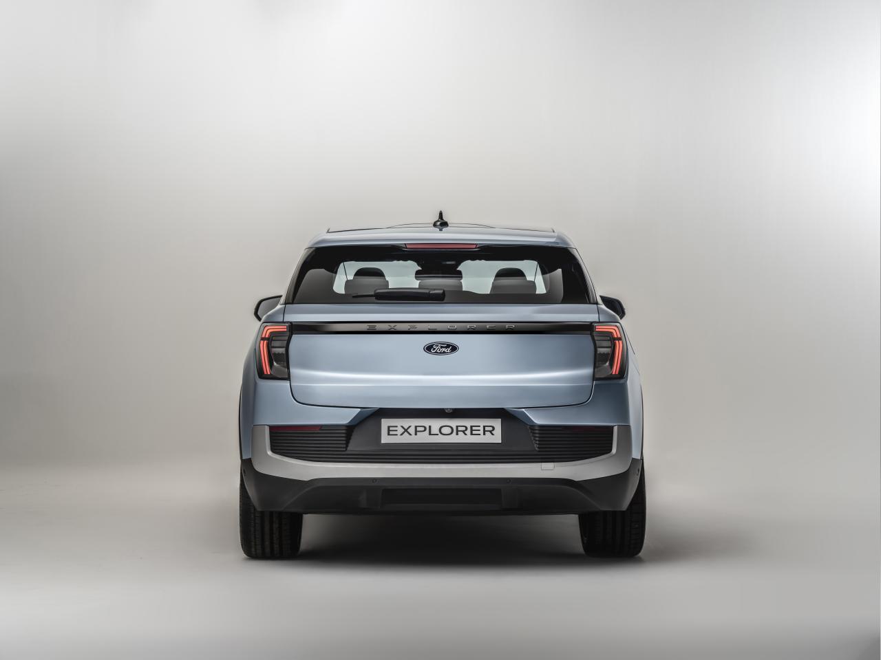 2023_FORD_TheNewAll-ElectricFordExplorer_Studio_5.jpg