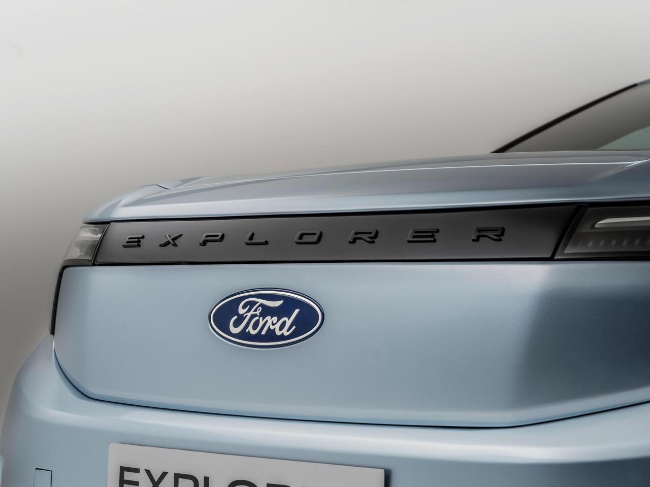 2023_FORD_TheNewAll-ElectricFordExplorer_Studio_7-LOW.jpg