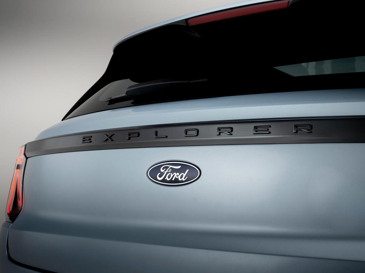 2023_FORD_TheNewAll-ElectricFordExplorer_Studio_8-LOW.jpg