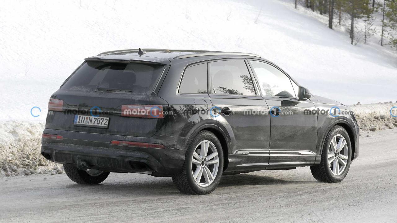2024-audi-q7-rear-view-spy-photo.jpg