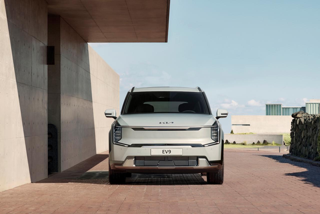 S0-nouveau-kia-ev9-2023-un-suv-electrique-a-sept-places-malin-749488.jpg