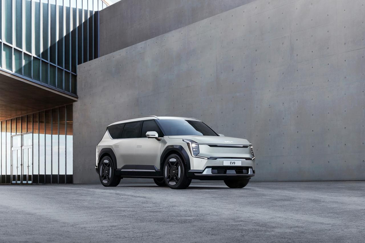 S0-nouveau-kia-ev9-2023-un-suv-electrique-a-sept-places-malin-749490.jpg