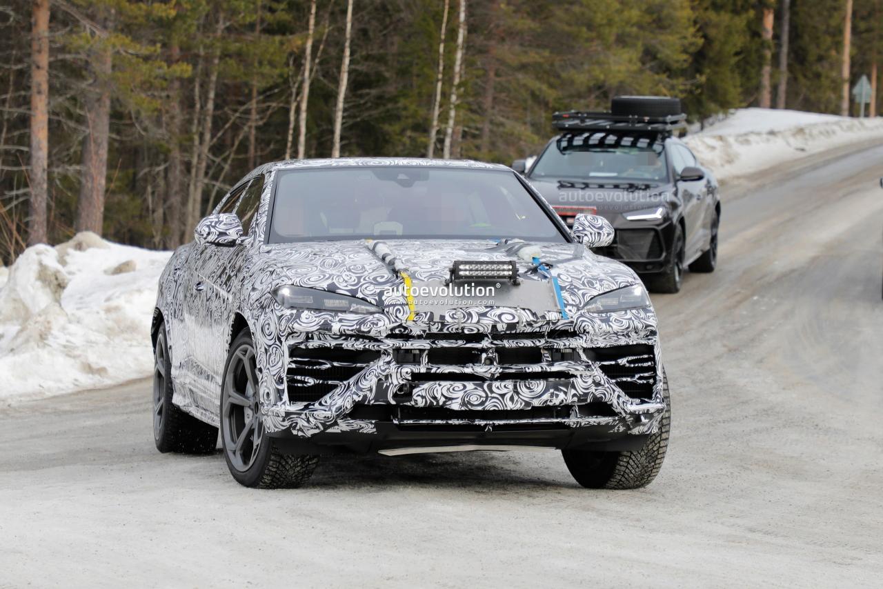 lambos-urus-phev-is-not-even-famous-yet-and-it-already-has-its-own-bodyguard_10.jpg