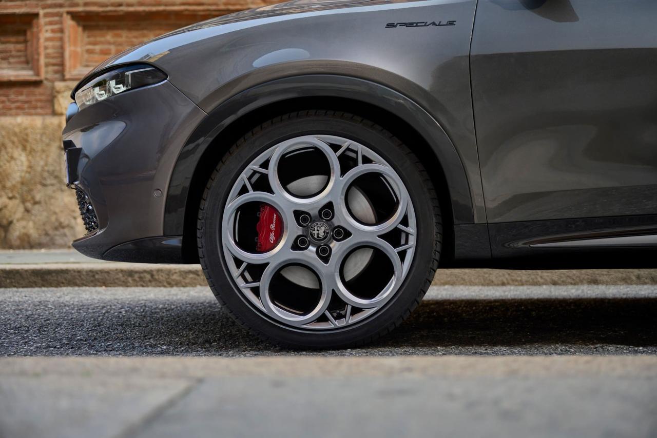 01_Alfa-Romeo-Tonale-Plug-In-Hybrid-Q4-Static-Launch-Images-22.jpg