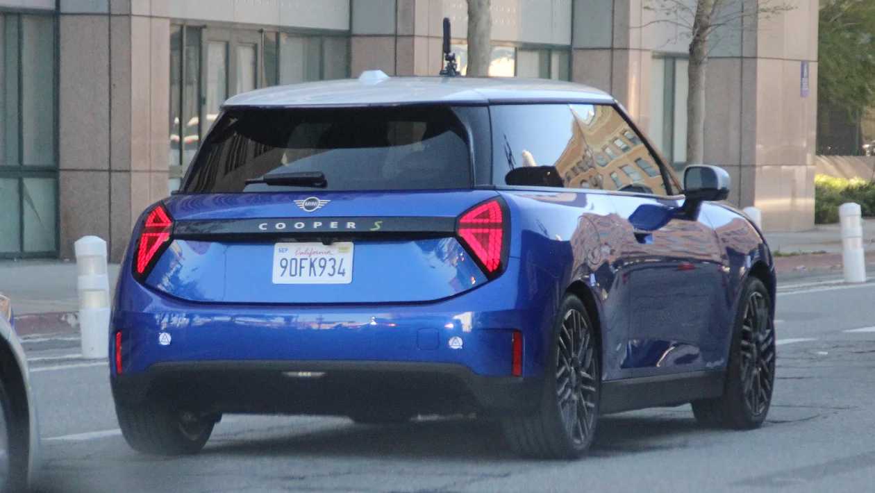 2023MINICooperspyshots-4.webp.eb52bb76d5e3e8f11939fd794eda020e.webp