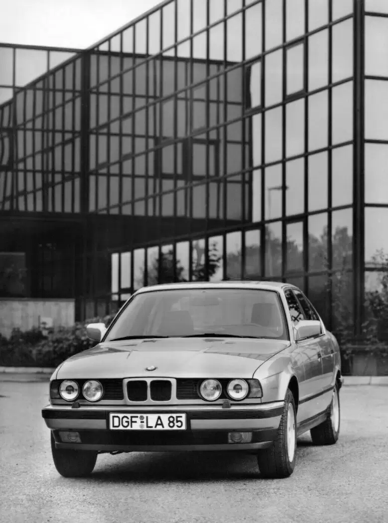 BMW_E34_definitivo_1984-dicembre.thumb.jpg.0a460dcb43bd442a7fa85773134e1da6.jpg