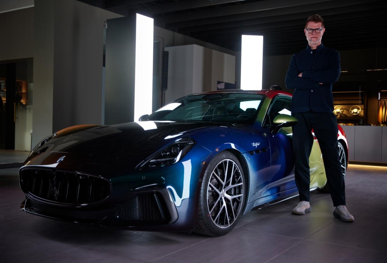 Small-21494-MaseratiGranTurismoCelebrationeventKlausBusseMaseratiHeadofDesignwithGranTurismoOne-OffPrisma.thumb.jpg.06b46f2457a7b9058454d873f4bcdfc5.jpg