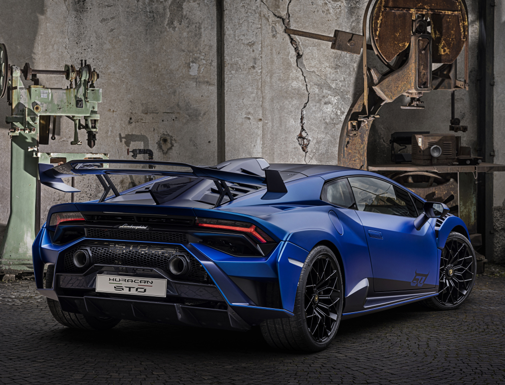 lamborghini_huracan_sto_60_anniversario_8_027d00bd0e6c0afd.jpg.3fa8fec864326d56155882faa92c8ffa.jpg