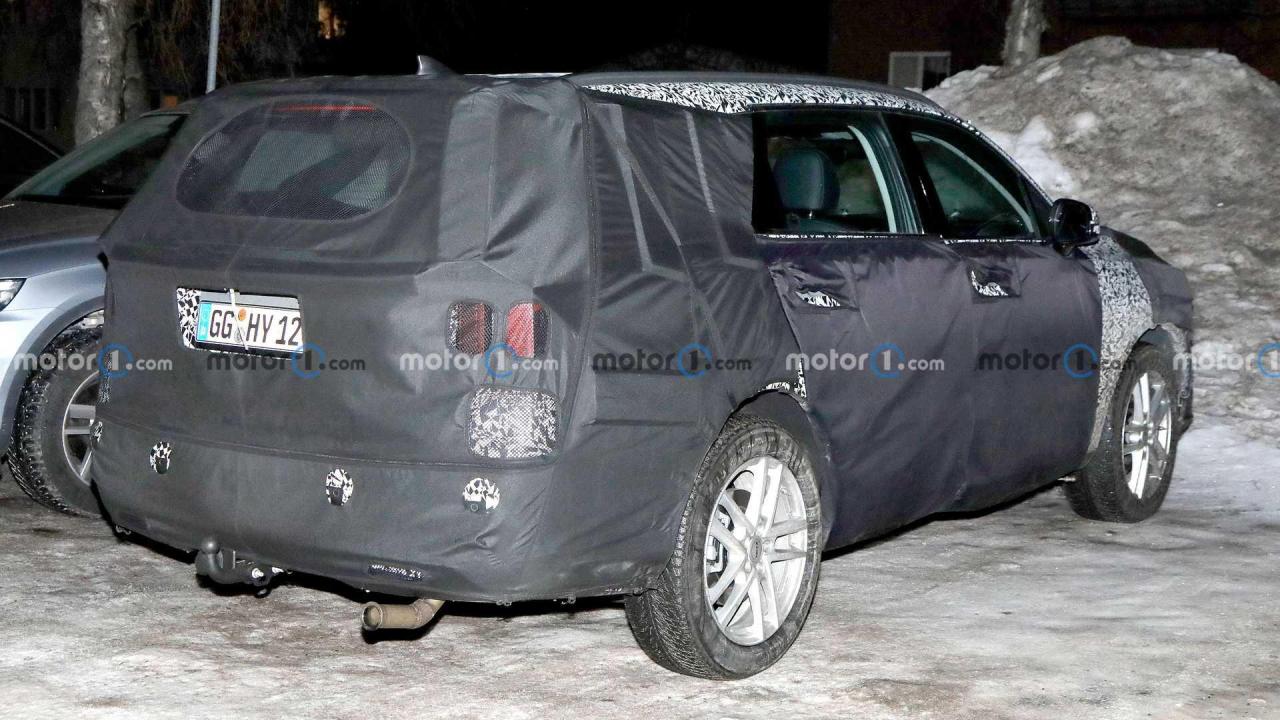 2024-kia-sorento-spy-photos(3).thumb.jpg.3f29686a0d85e41b47d37564591ff146.jpg