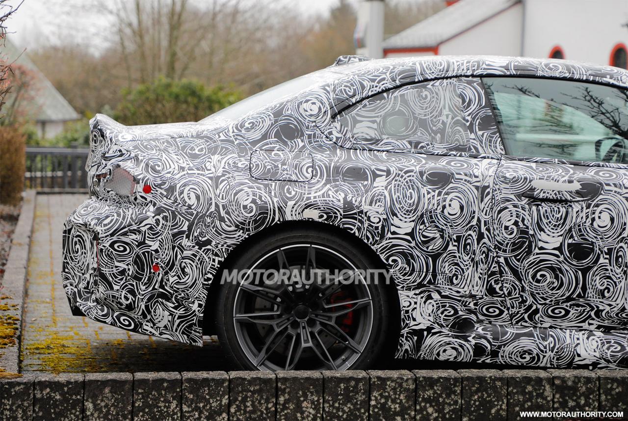 2025-bmw-m2-cs-spy-shots--photo-credit-baldauf_100883468_h.jpg