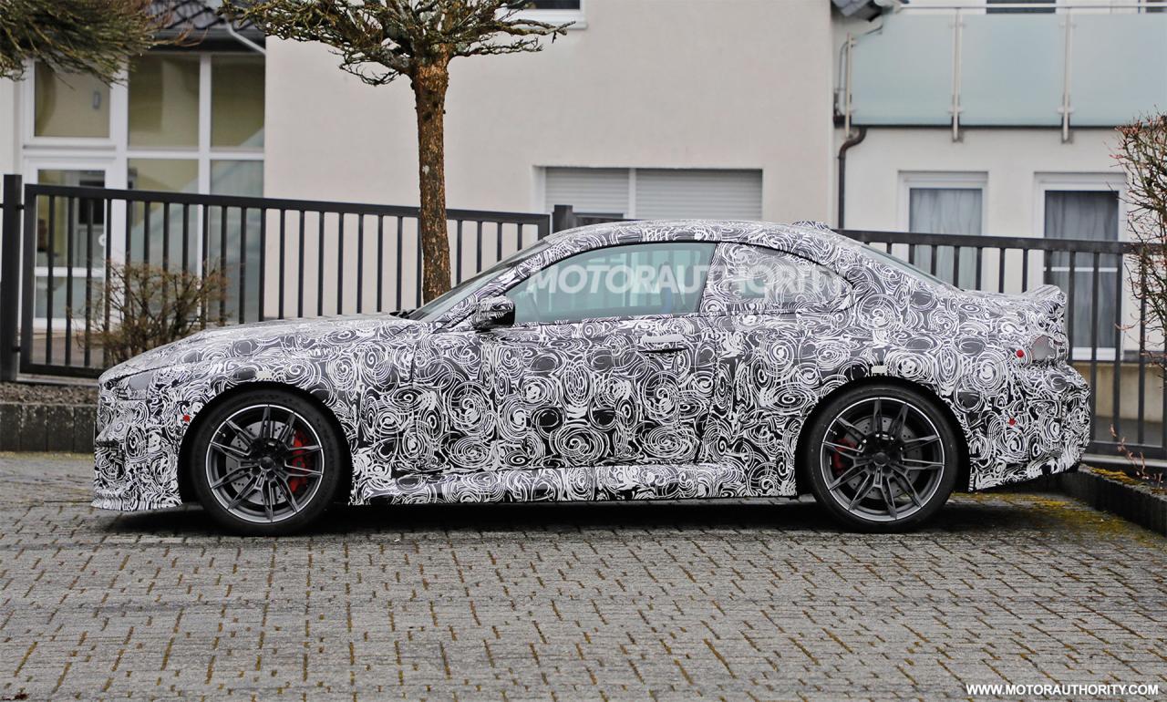 2025-bmw-m2-cs-spy-shots--photo-credit-baldauf_100883472_h.jpg