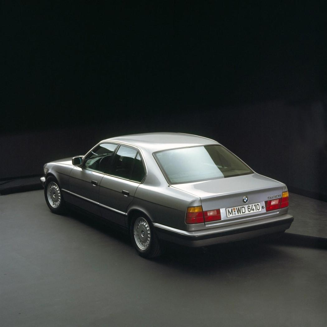 P90504616_lowRes_bmw-520i-sedan-e34-0.thumb.jpg.5d12a33f89f277705ce21124b03726c1.jpg