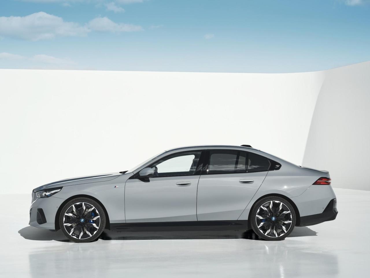 P90505080_lowRes_the-new-bmw-i5-edriv.thumb.jpg.b8d7eecb03b8840bc6a51827a52ad74c.jpg