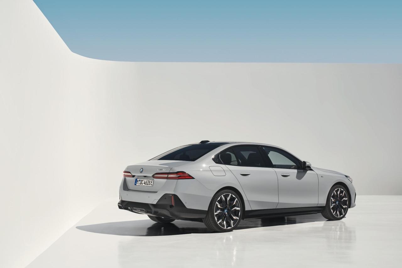 P90505090_lowRes_the-new-bmw-i5-edriv.thumb.jpg.9601f2d2476cfe4ac36524d5f050bbd9.jpg