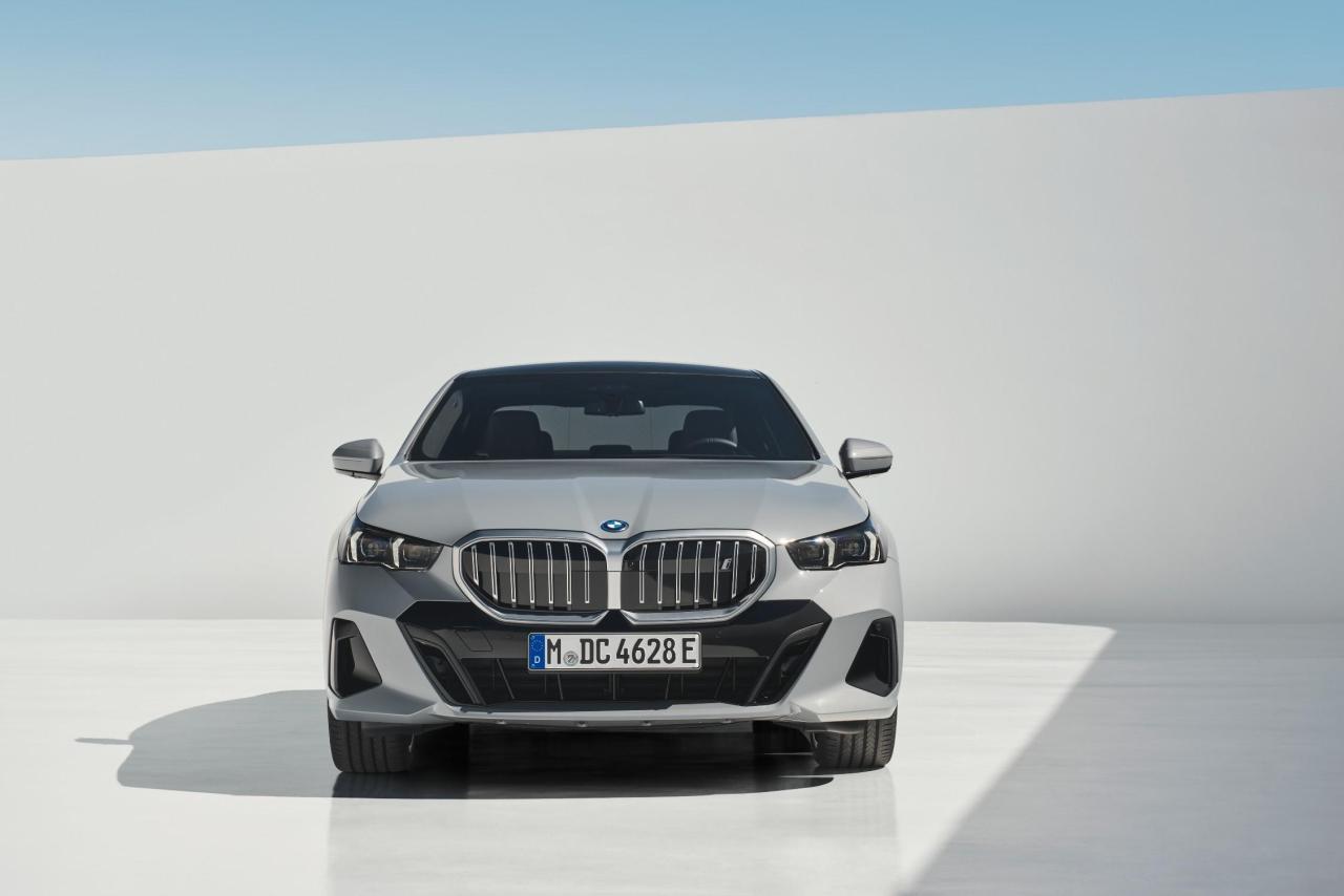 P90505097_lowRes_the-new-bmw-i5-edriv.thumb.jpg.6cb3dad9d8276b33aa786c6452312f0c.jpg