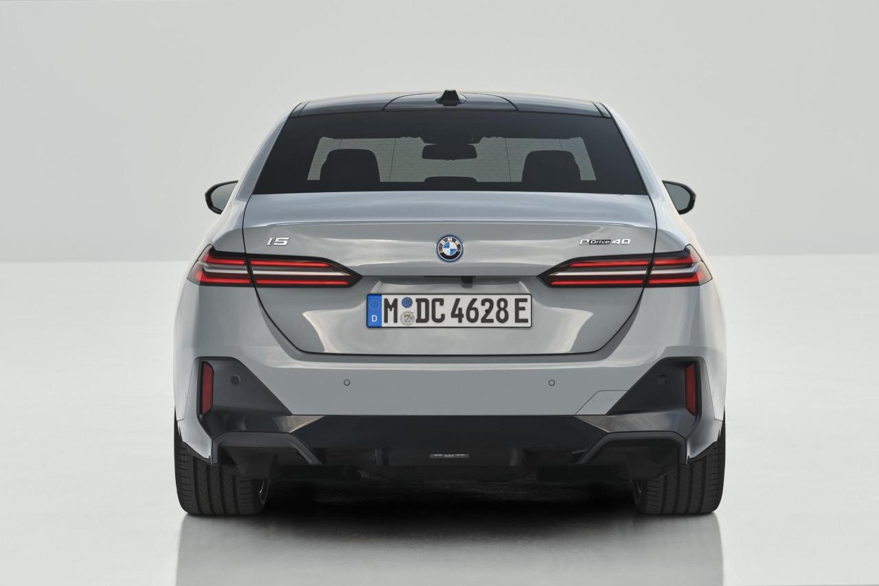 P90505099_lowRes_the-new-bmw-i5-edriv.thumb.jpg.3dd2ff3ca88e711e89d0be6884e7772a.jpg