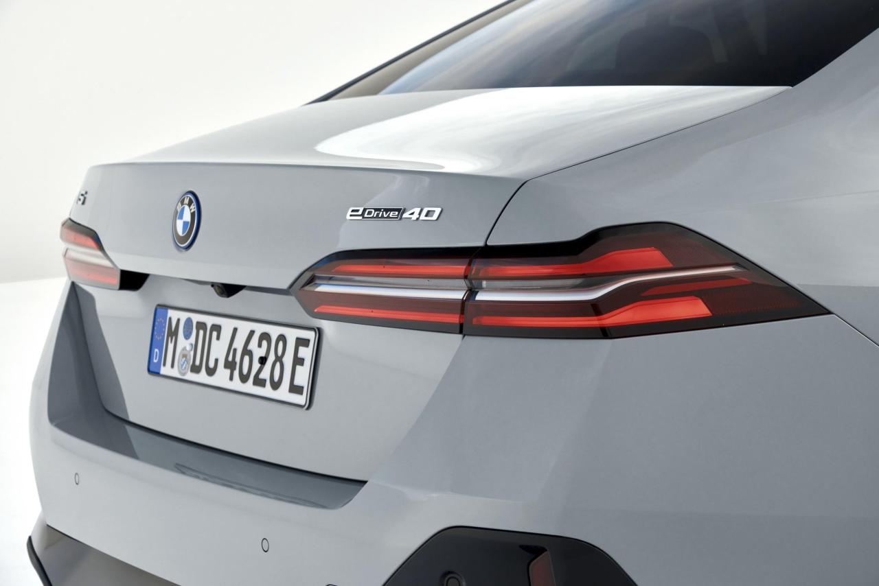 P90505119_lowRes_the-new-bmw-i5-edriv.thumb.jpg.a8c950cf955bf21bc1470c0bd61c870f.jpg