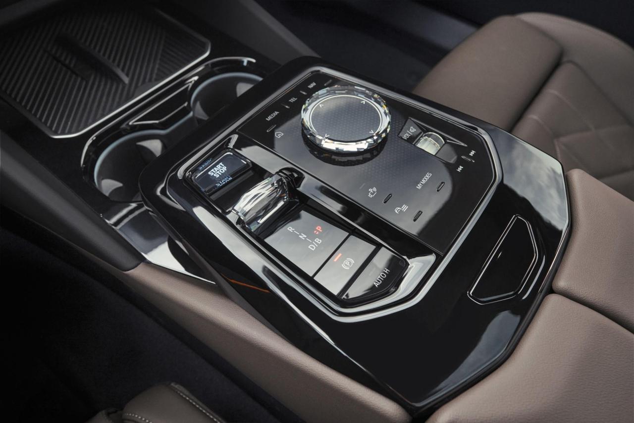 P90505137_lowRes_the-new-bmw-i5-edriv.thumb.jpg.b06c5f7308558bbe3e2f4677d6dad077.jpg