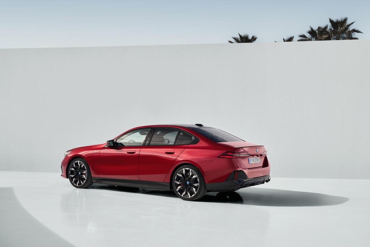 P90505488_lowRes_the-new-bmw-i5-m60-x.thumb.jpg.da3e42e342b1159a2444b8141fb65280.jpg