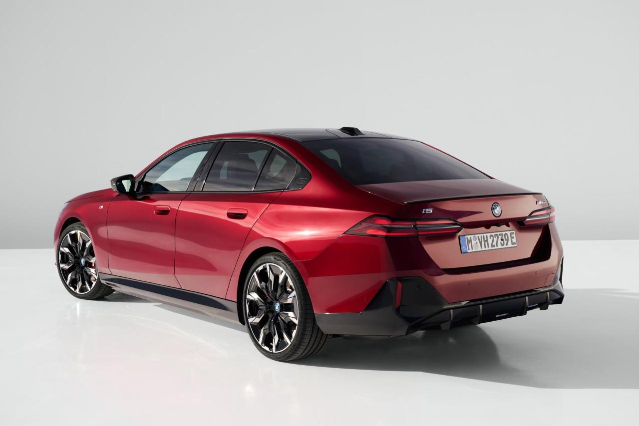 P90505490_lowRes_the-new-bmw-i5-m60-x.thumb.jpg.e1ff7caf8ef90422bf7de5821bf47724.jpg