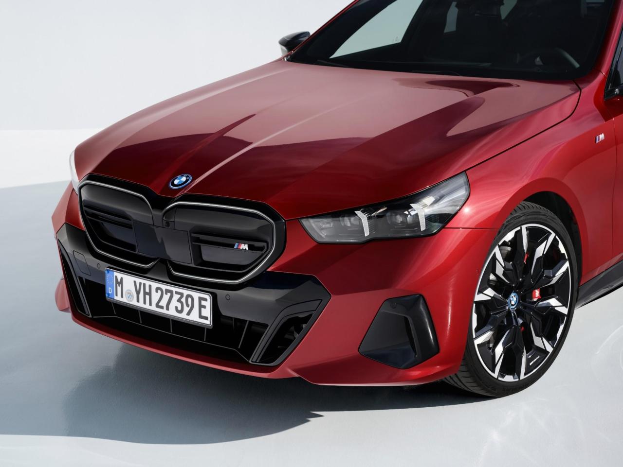P90505501_lowRes_the-new-bmw-i5-m60-x.thumb.jpg.ab7461ecd987624470f9bbe5f5dafaae.jpg