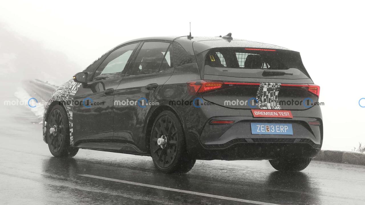 cupra-born-facelift-new-spy-photo (1).jpg