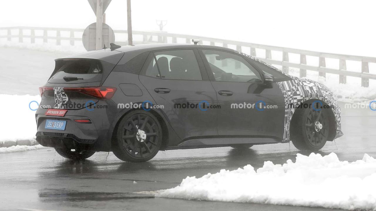 cupra-born-facelift-new-spy-photo (2).jpg