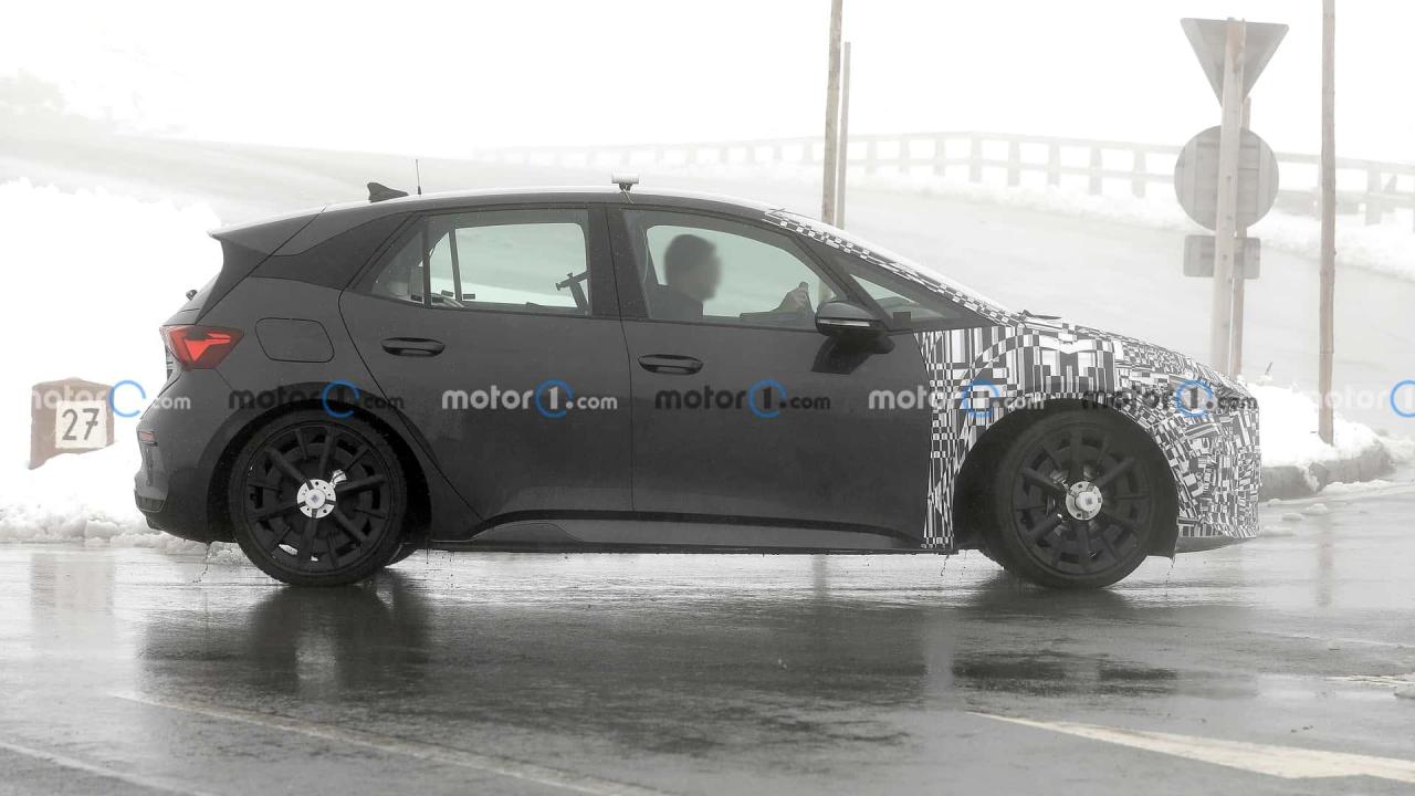 cupra-born-facelift-new-spy-photo (4).jpg