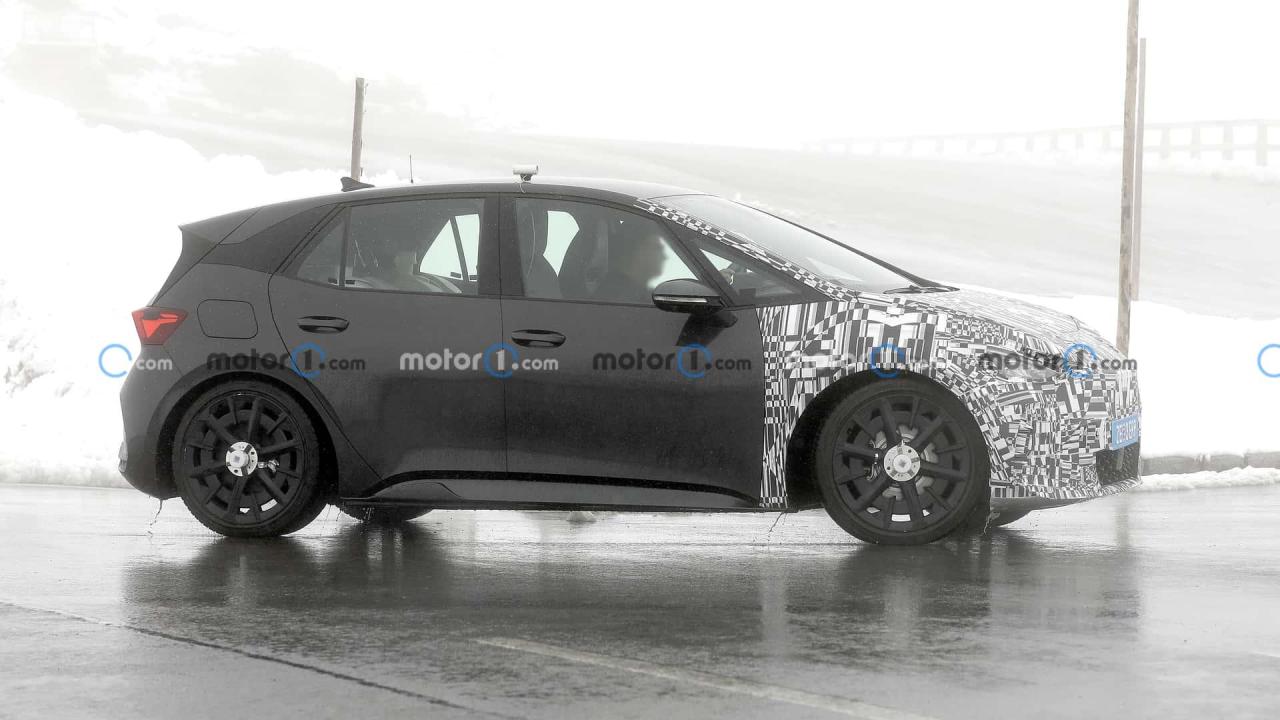 cupra-born-facelift-new-spy-photo (5).jpg