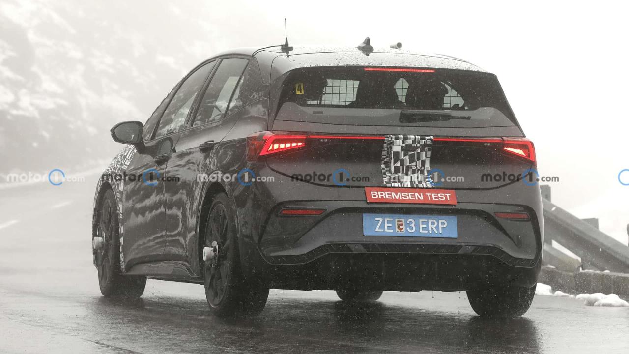 cupra-born-facelift-new-spy-photo.jpg