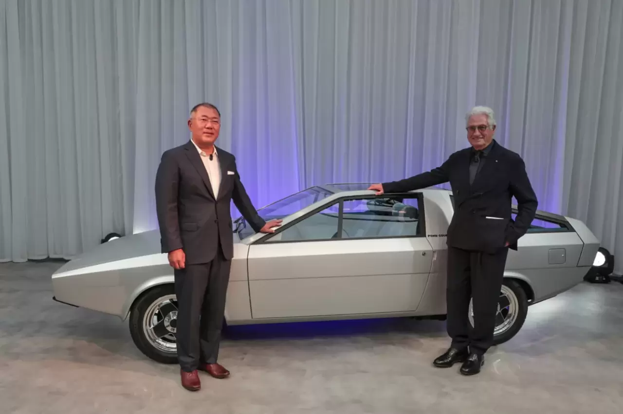 hyundai-reunion-celebrates-rebirth-of-hyundai-motors-pony-coupe-concept-01_ImageVideoCollectionItemMobile.thumb.webp.27ba0246c4e975dc98e5a6fc7ebff9f2.webp