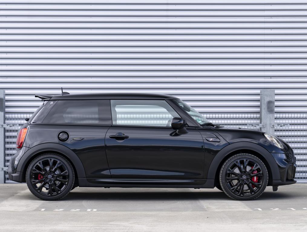 mini_john_cooper_works_1to6_81_068500ea159b1059.jpg.0d0c25f2260be87867642c905801820e.jpg
