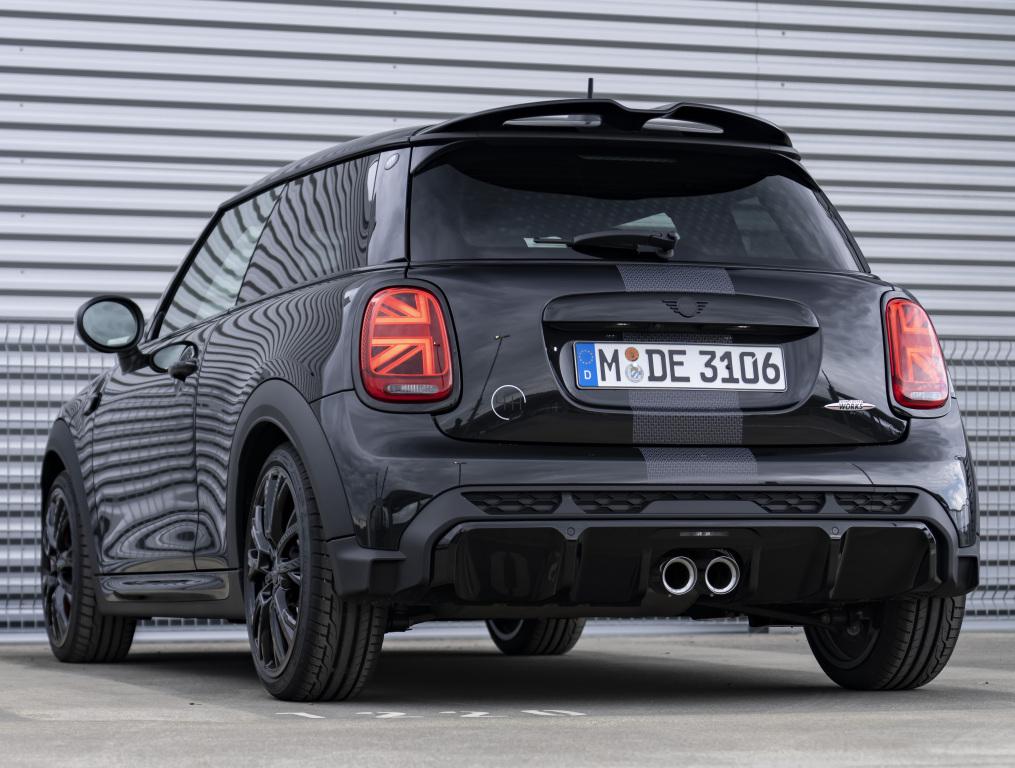 mini_john_cooper_works_1to6_89_090100f911630d27.jpg.8ad0ba361b1cc625cc7eed56c75db8d1.jpg