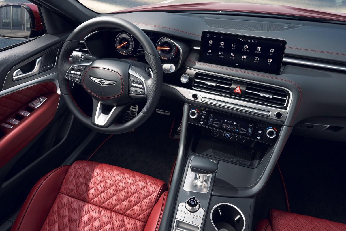 new-genesis-g70-21.jpg.3f5e4b54dd0a5edfa6a77f9e2adb1cc4.jpg
