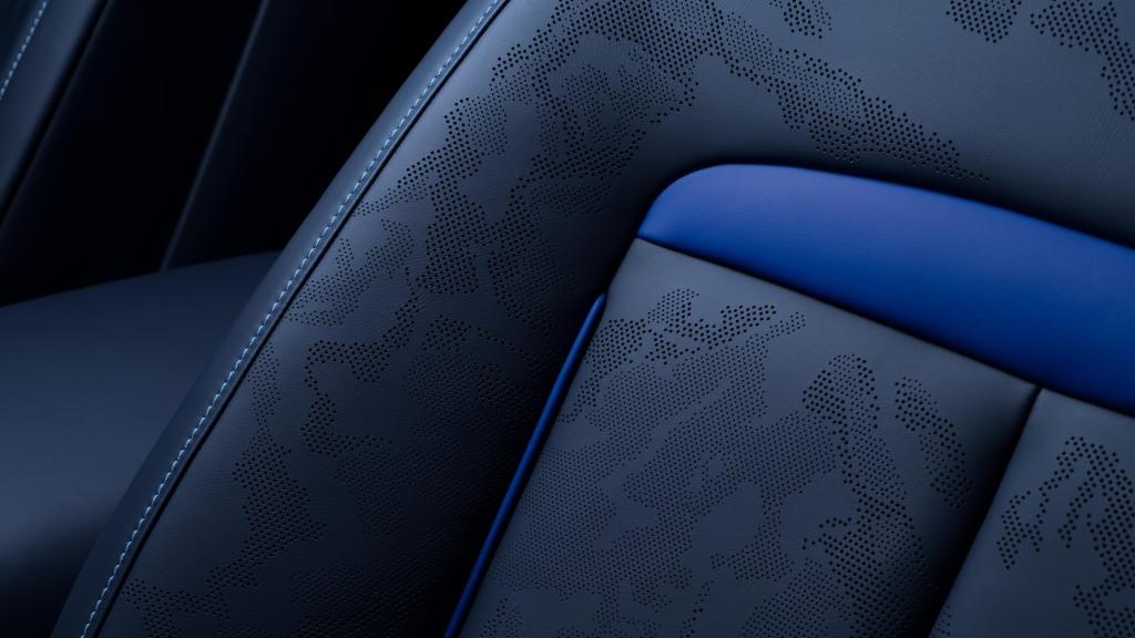 rolls-royce_cullinan_black_badge_blue_shadow_4.jpg.2b3d1799e48ab3b40f80d43fe11b59ce.jpg